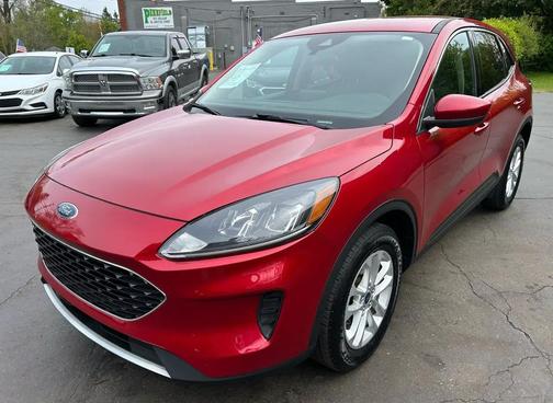 Rapid Red Metallic Tinted Clearcoat 2020 Ford Escape SE