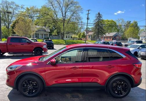 Rapid Red Metallic Tinted Clearcoat 2020 Ford Escape SE