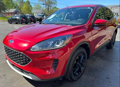Rapid Red Metallic Tinted Clearcoat 2020 Ford Escape SE