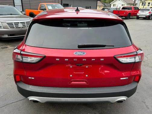 Rapid Red Metallic Tinted Clearcoat 2020 Ford Escape SE