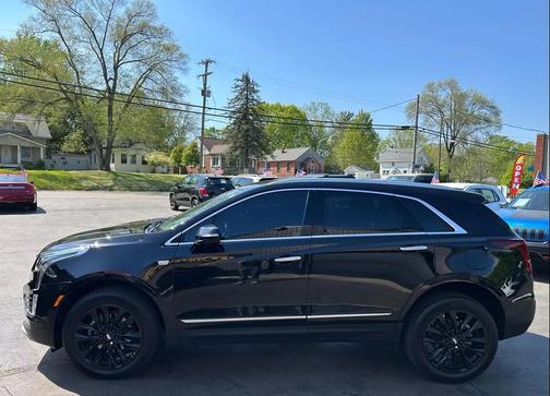 Stellar Black Metallic 2022 Cadillac XT5 Luxury