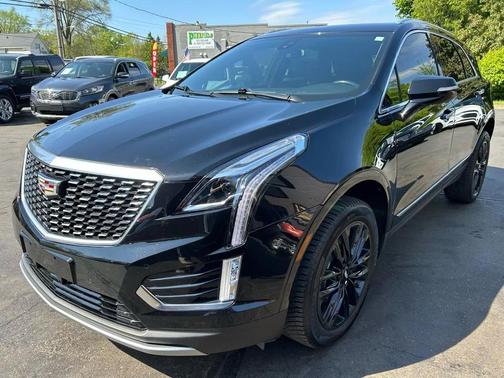 Stellar Black Metallic 2022 Cadillac XT5 Luxury