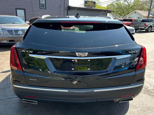 Stellar Black Metallic 2022 Cadillac XT5 Luxury