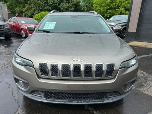 Brown 2019 Jeep Cherokee Latitude