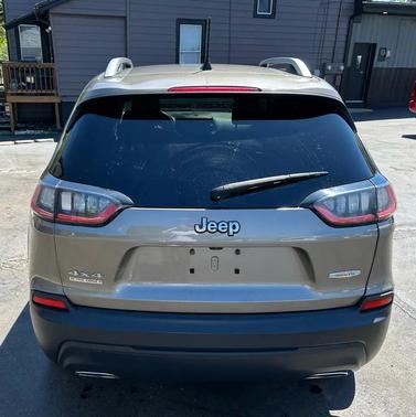 Brown 2019 Jeep Cherokee Latitude