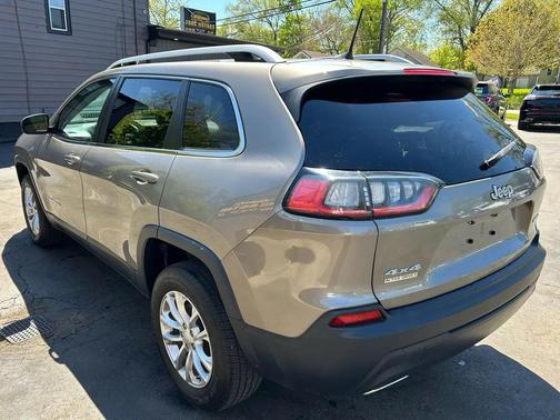 Brown 2019 Jeep Cherokee Latitude