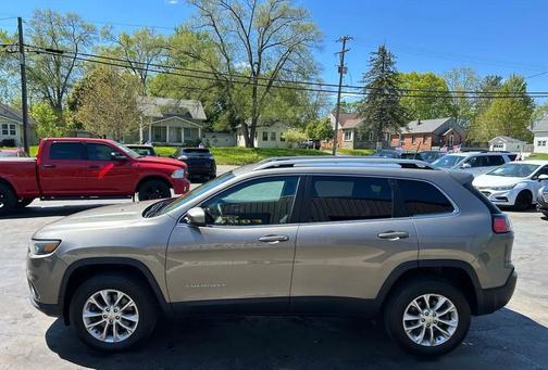 Brown 2019 Jeep Cherokee Latitude