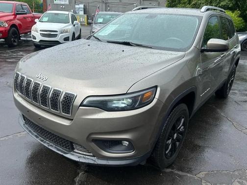 Brown 2019 Jeep Cherokee Latitude