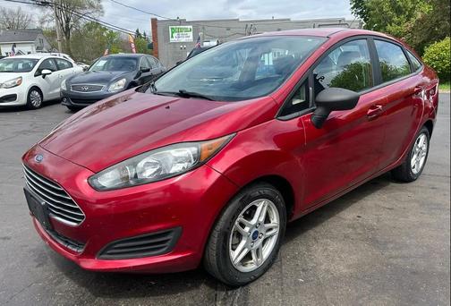 Ruby Red Metallic Tinted Clearcoat 2017 Ford Fiesta SE