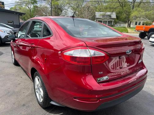 Ruby Red Metallic Tinted Clearcoat 2017 Ford Fiesta SE