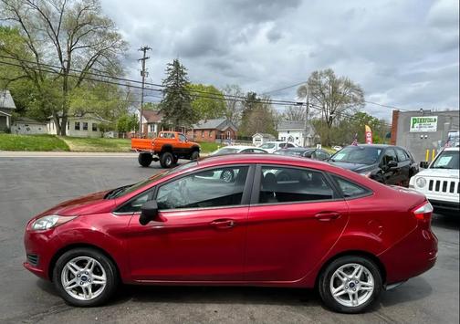 Ruby Red Metallic Tinted Clearcoat 2017 Ford Fiesta SE