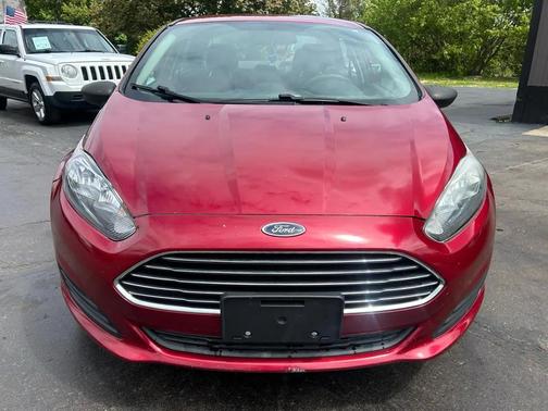 Ruby Red Metallic Tinted Clearcoat 2017 Ford Fiesta SE