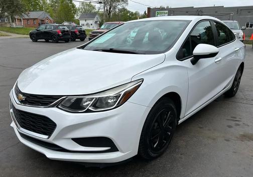 Summit White 2017 Chevrolet Cruze L