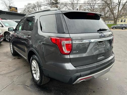 Gray 2016 Ford Explorer XLT