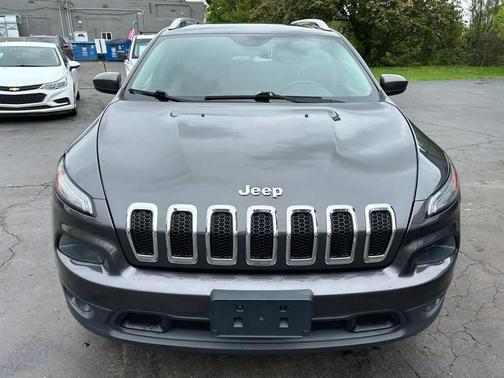 Granite Crystal Metallic Clearcoat 2017 Jeep Cherokee Latitude