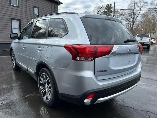 2016 Mitsubishi Outlander SE