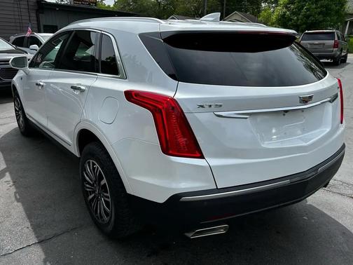 Crystal White Tricoat 2017 Cadillac XT5 Luxury