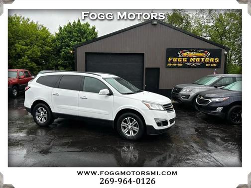 White 2017 Chevrolet Traverse 2LT