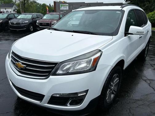 White 2017 Chevrolet Traverse 2LT