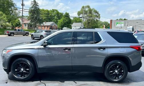 Gray 2018 Chevrolet Traverse LT Cloth