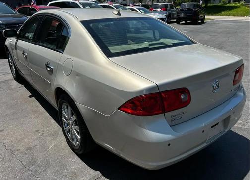 Beige 2009 Buick Lucerne CXL