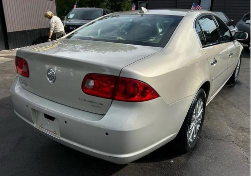 Beige 2009 Buick Lucerne CXL