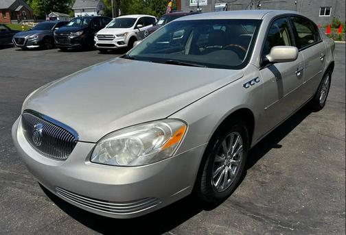 Beige 2009 Buick Lucerne CXL