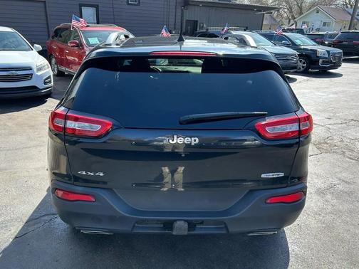 Brilliant Black Crystal Pearl 2016 Jeep Cherokee North