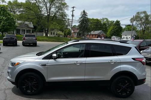 Ingot Silver Metallic 2018 Ford Escape SE