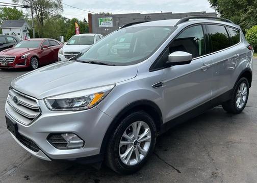 Ingot Silver Metallic 2018 Ford Escape SE
