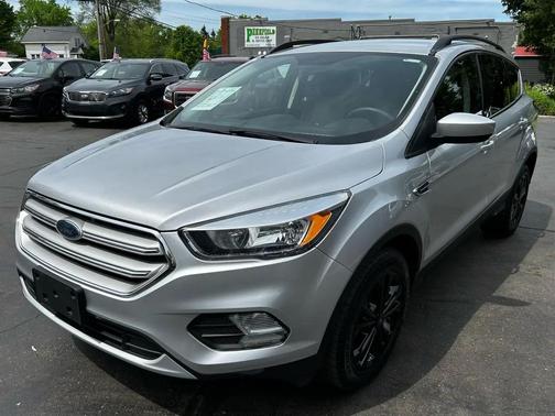 Ingot Silver Metallic 2018 Ford Escape SE