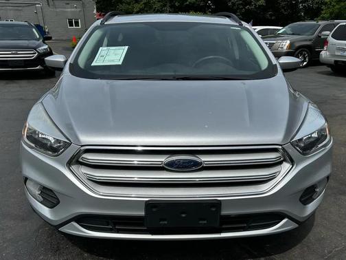 Ingot Silver Metallic 2018 Ford Escape SE