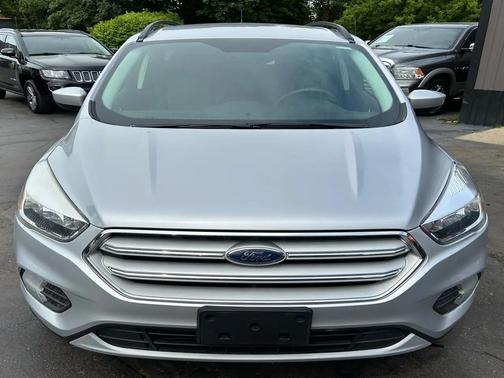 Ingot Silver Metallic 2018 Ford Escape SE