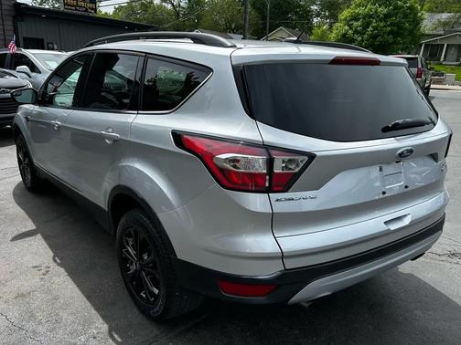 Ingot Silver Metallic 2018 Ford Escape SE