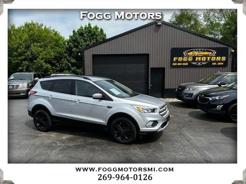 Ingot Silver Metallic 2018 Ford Escape SE