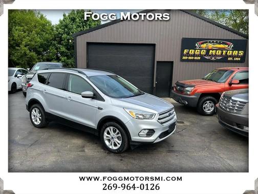 Ingot Silver Metallic 2018 Ford Escape SE