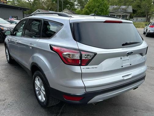 Ingot Silver Metallic 2018 Ford Escape SE