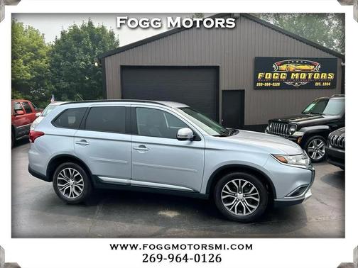 Cool Silver Metallic 2016 Mitsubishi Outlander SE