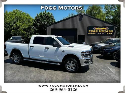 Bright White Clearcoat 2025 RAM 2500 Big Horn Crew Cab 4x4 6'4' Box