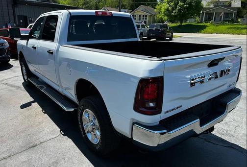 Bright White Clearcoat 2025 RAM 2500 Big Horn Crew Cab 4x4 6'4' Box