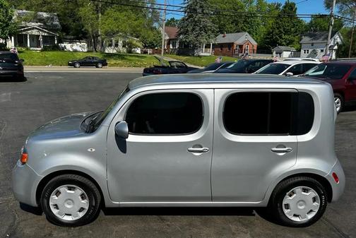 Brilliant Silver Metallic 2014 Nissan Cube 1.8 S