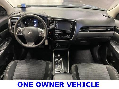 Photo 3 of 29 of 2019 Mitsubishi Outlander SE