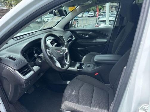 Summit White 2024 GMC Terrain SLE