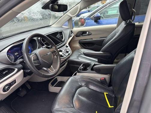 Ceramic Gray Clearcoat 2022 Chrysler Pacifica Touring-L