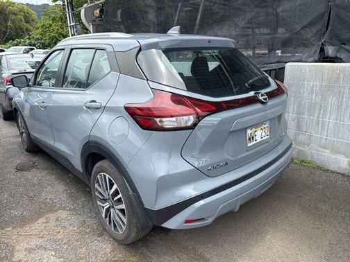Boulder Gray Pearl 2023 Nissan Kicks SV