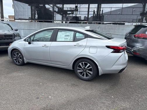 Brilliant Silver Metallic 2025 Nissan Versa 1.6 SV