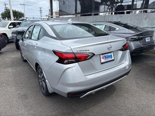 Brilliant Silver Metallic 2025 Nissan Versa 1.6 SV