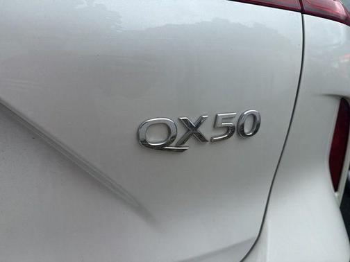 Radiant White 2024 INFINITI QX50 Luxe