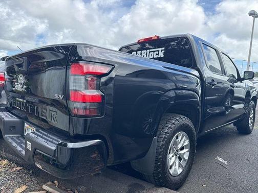 Black 2024 Nissan Frontier SV