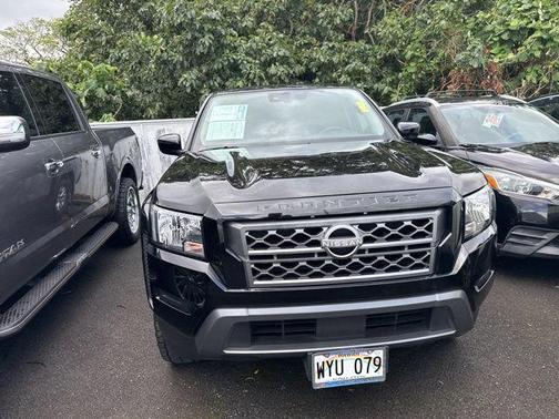 Black 2024 Nissan Frontier SV